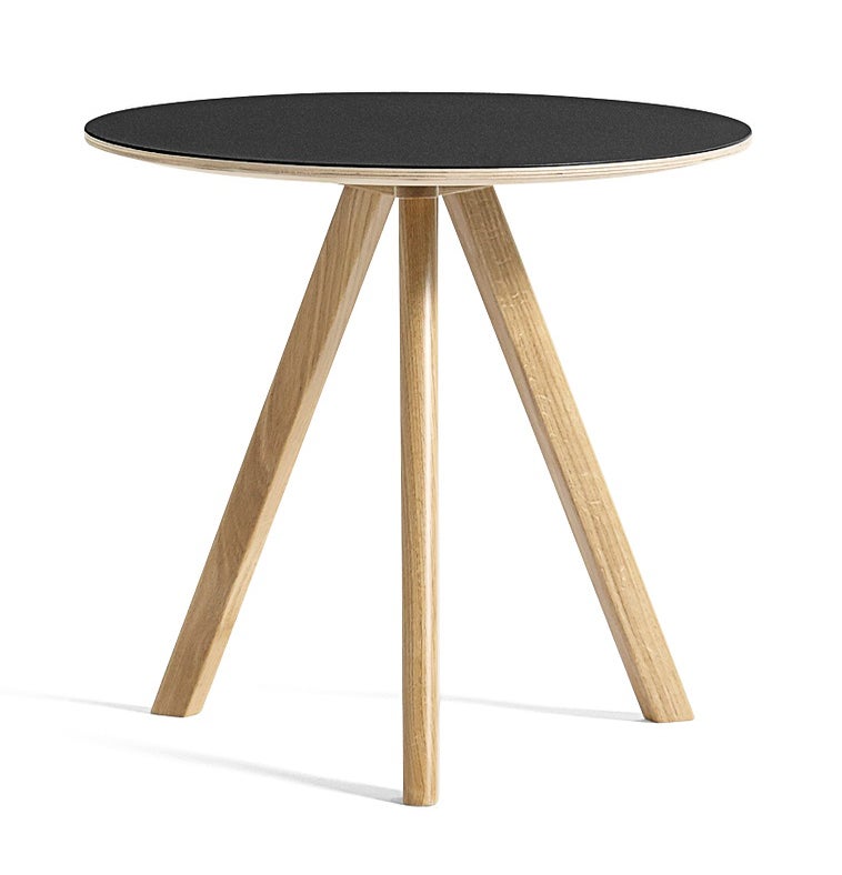 Table basse Ø.50 cm COPENHAGUE CPH 20 de Hay, Plateau lino noir, Pieds en chêne vernis naturel