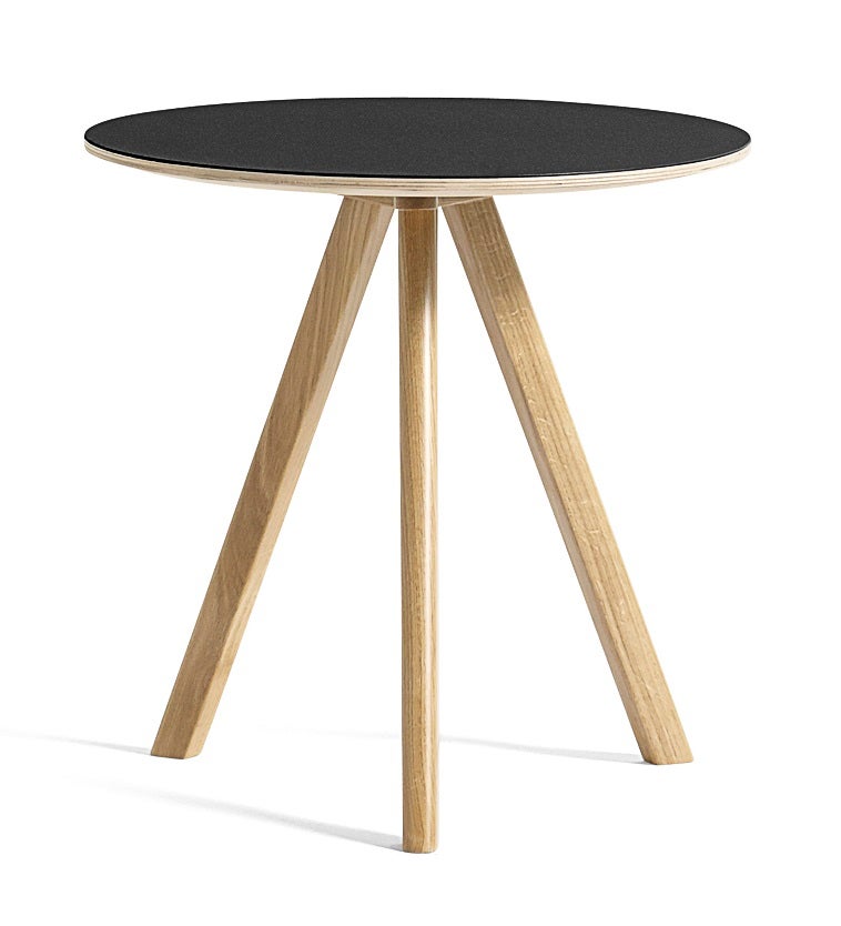 Table basse Ø.50 cm COPENHAGUE CPH 20 de Hay, Plateau lino noir, Pieds en chêne vernis naturel Table basse Ø.50 cm COPENHAGUE CPH 20 de Hay, Plateau lino noir, Pieds en chêne vernis naturel