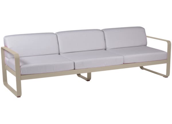 Canapé 3 places BELLEVIE de Fermob, Coussin blanc grisé, Muscade Canapé 3 places BELLEVIE de Fermob, Coussin blanc grisé, Muscade