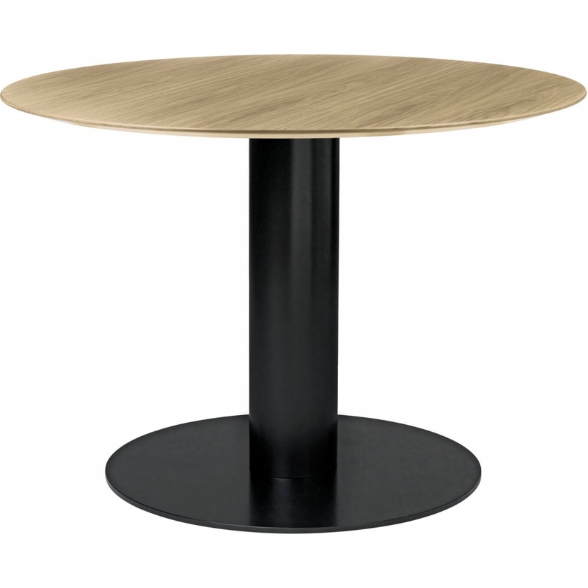 Table 2.0 de Gubi, Base noire, Ø110, Chêne Semi Mat Lacqué Table 2.0 de Gubi, Base noire, Ø110, Chêne Semi Mat Lacqué
