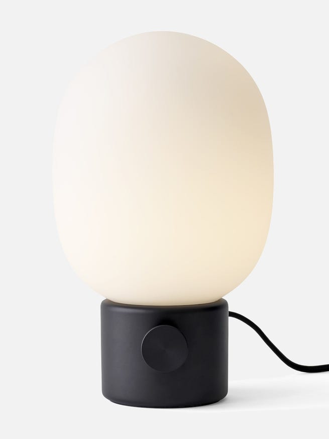 Lampe JWDA METALLIC de Audo Copenhagen, Acier noir Lampe JWDA METALLIC de Audo Copenhagen, Acier noir