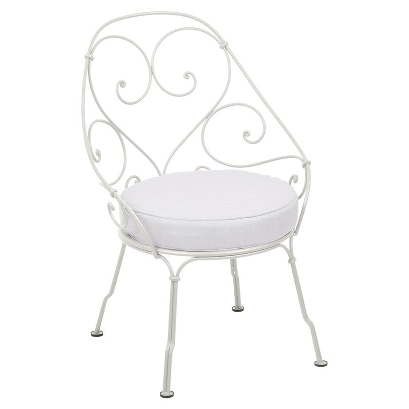 Fauteuil CABRIOLET de Fermob, Coussin Blanc grisé, Gris argile Fauteuil CABRIOLET de Fermob, Coussin Blanc grisé, Gris argile