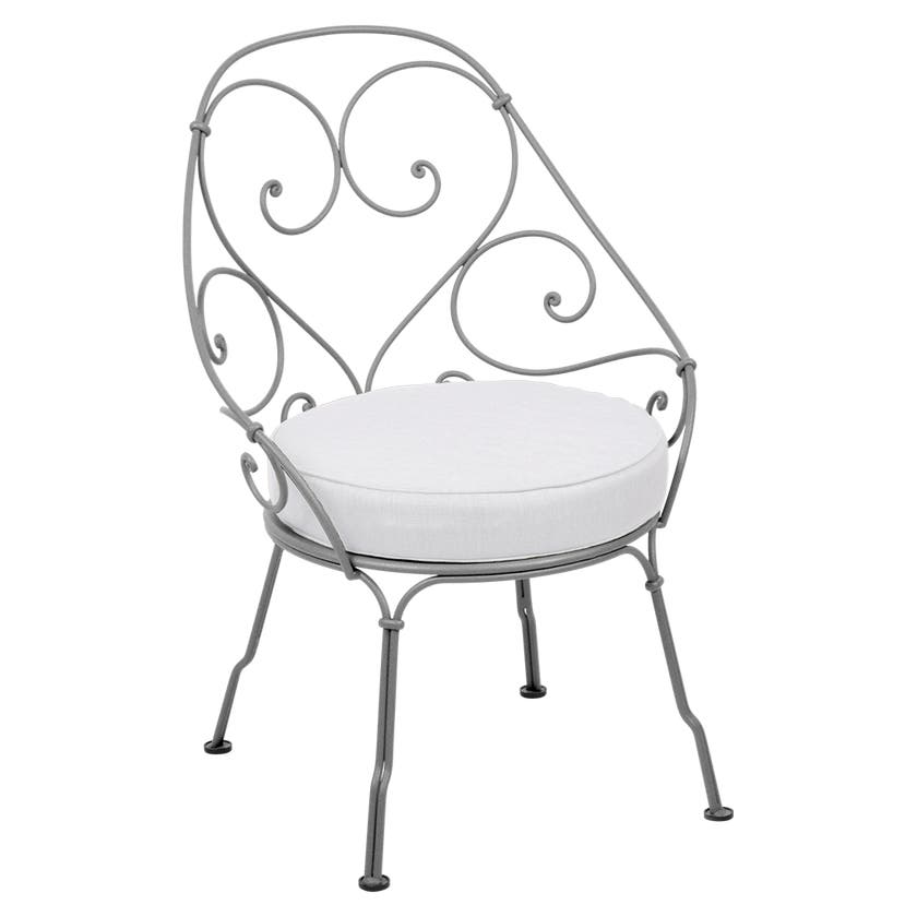 Fauteuil CABRIOLET de Fermob, Coussin Blanc grisé, Gris lapilli Fauteuil CABRIOLET de Fermob, Coussin Blanc grisé, Gris lapilli
