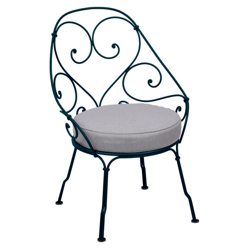 Fauteuil CABRIOLET de Fermob, Coussin Gris flanelle, Bleu acapulco Fauteuil CABRIOLET de Fermob, Coussin Gris flanelle, Bleu acapulco