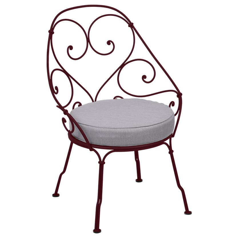 Fauteuil CABRIOLET de Fermob, Coussin Gris flanelle, Cerise noire Fauteuil CABRIOLET de Fermob, Coussin Gris flanelle, Cerise noire