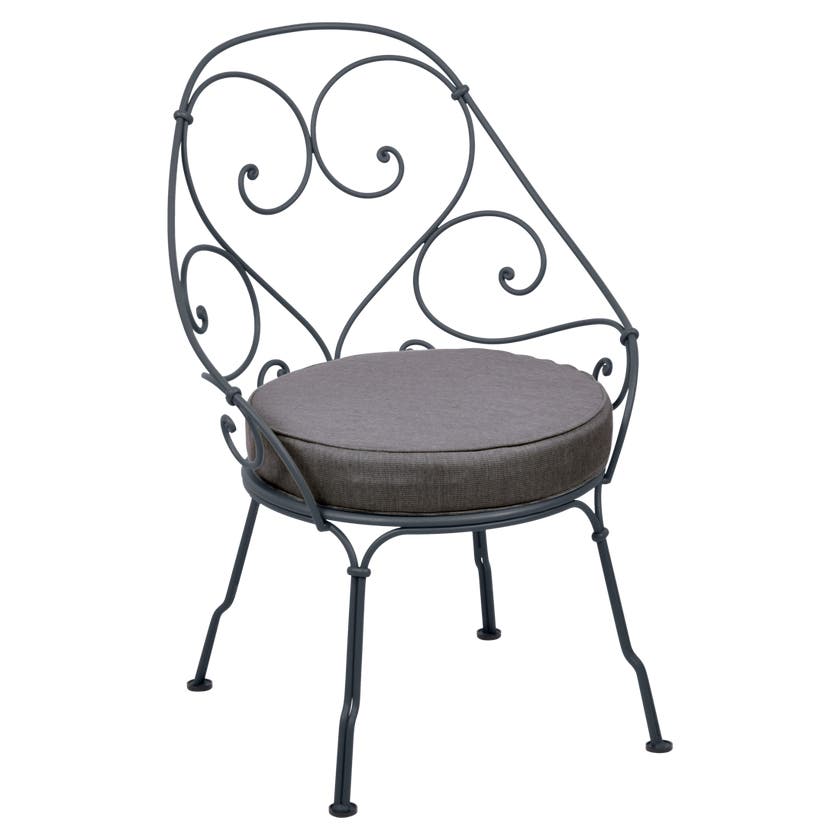 Fauteuil CABRIOLET de Fermob, coussin gris graphite, Carbone Fauteuil CABRIOLET de Fermob, coussin gris graphite, Carbone