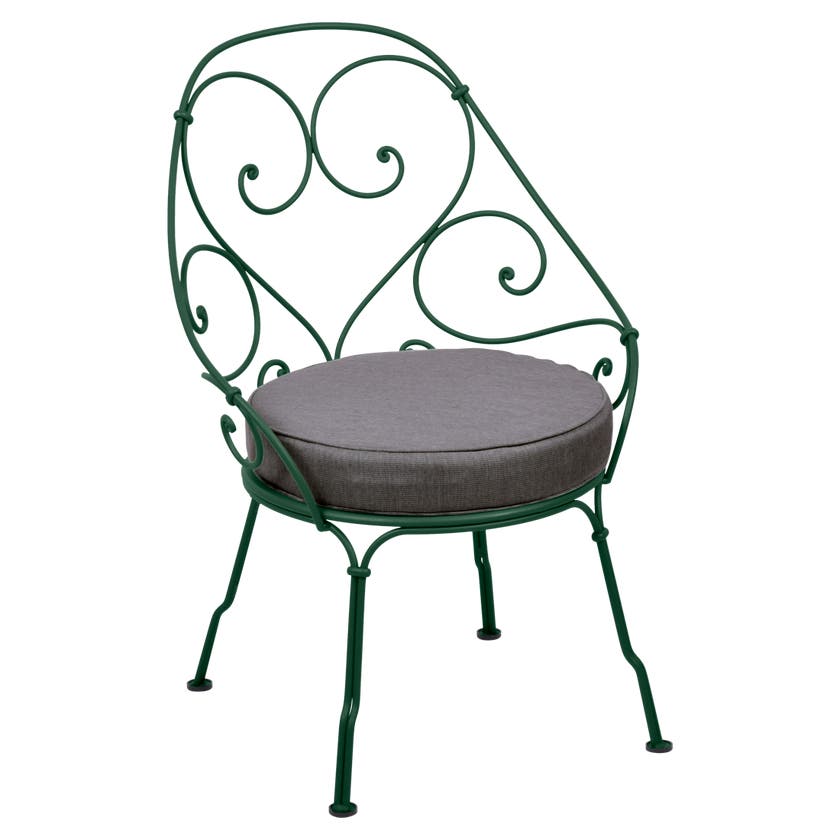 Fauteuil CABRIOLET de Fermob, coussin gris graphite, Vert cèdre Fauteuil CABRIOLET de Fermob, coussin gris graphite, Vert cèdre