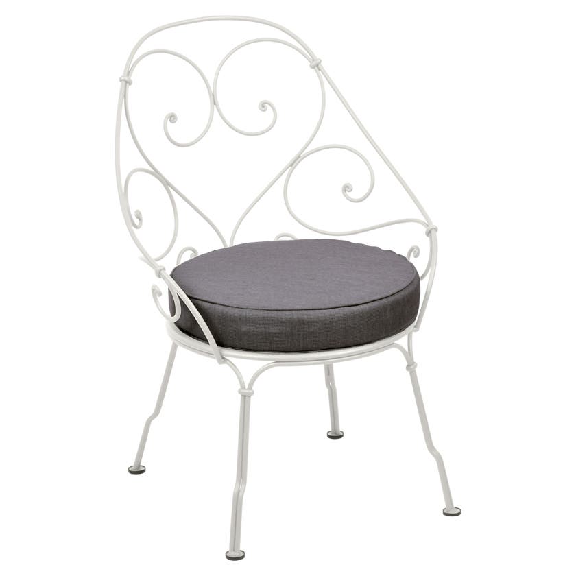 Fauteuil CABRIOLET de Fermob, coussin gris graphite, Gris argile Fauteuil CABRIOLET de Fermob, coussin gris graphite, Gris argile