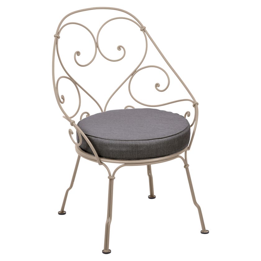Fauteuil CABRIOLET de Fermob, coussin gris graphite, Muscade Fauteuil CABRIOLET de Fermob, coussin gris graphite, Muscade