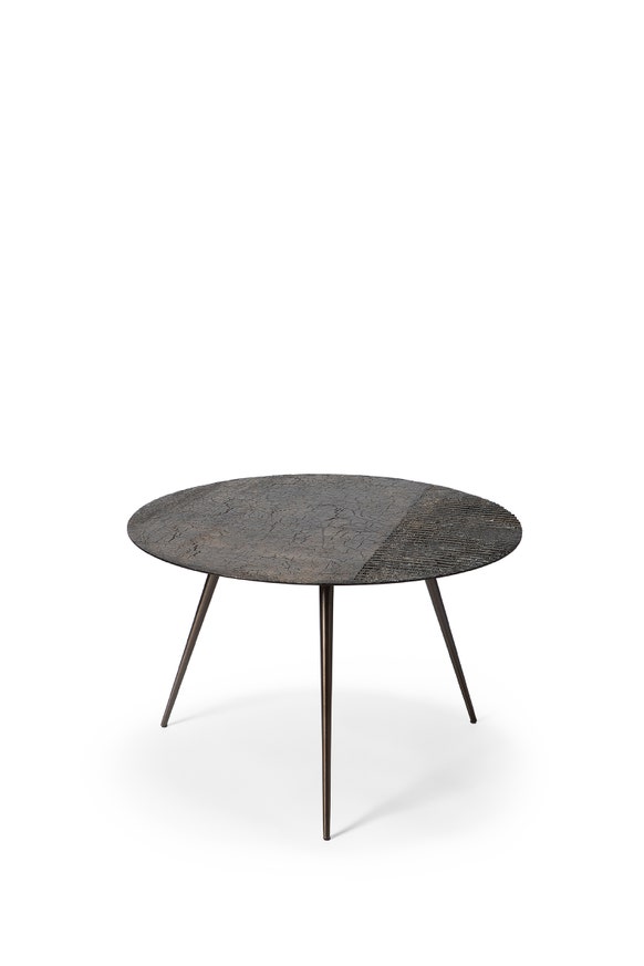 Table basse LUNA d'Ethnicraft, Ø65 x H.41 cm, Lave linéaire, Whisky Table basse LUNA d'Ethnicraft, Ø65 x H.41 cm, Lave linéaire, Whisky