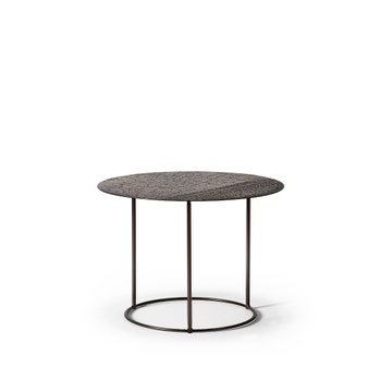 Table d'appoint CÉLESTE d'Ethnicraft, Ø45 x H.50 cm, Lave linéaire, Whisky