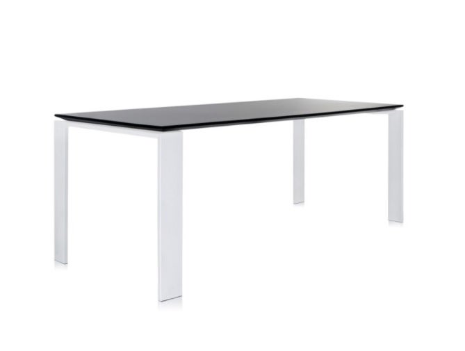 Table FOUR de Kartell, 158 x 79, Piètement blanc, Plateau noir Table FOUR de Kartell, 158 x 79, Piètement blanc, Plateau noir