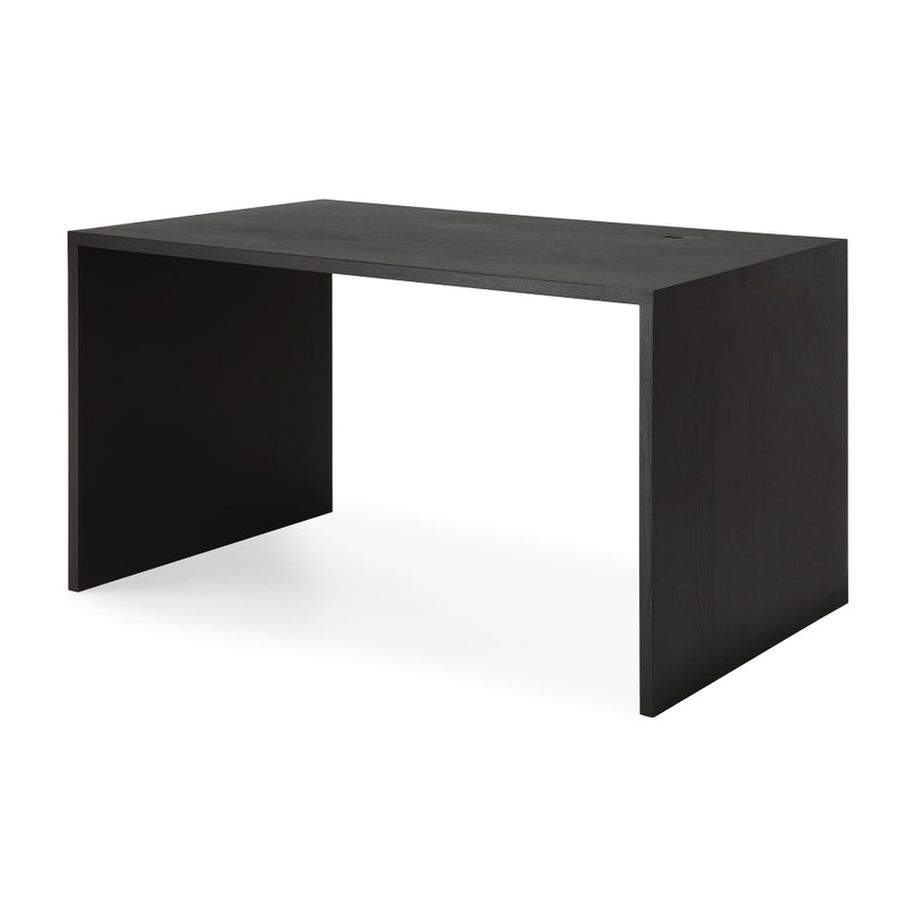Bureau U - chêne vernis - noir - rectangulaire - avec système de rangement des câbles d'Ethnicraft, L. 140 Bureau U - chêne vernis - noir - rectangulaire - avec système de rangement des câbles d'Ethnicraft, L. 140