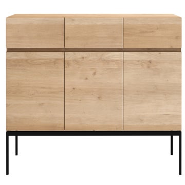 Buffet LIGNA d'Ethnicraft, Pied métal noir, 3 portes, Chêne