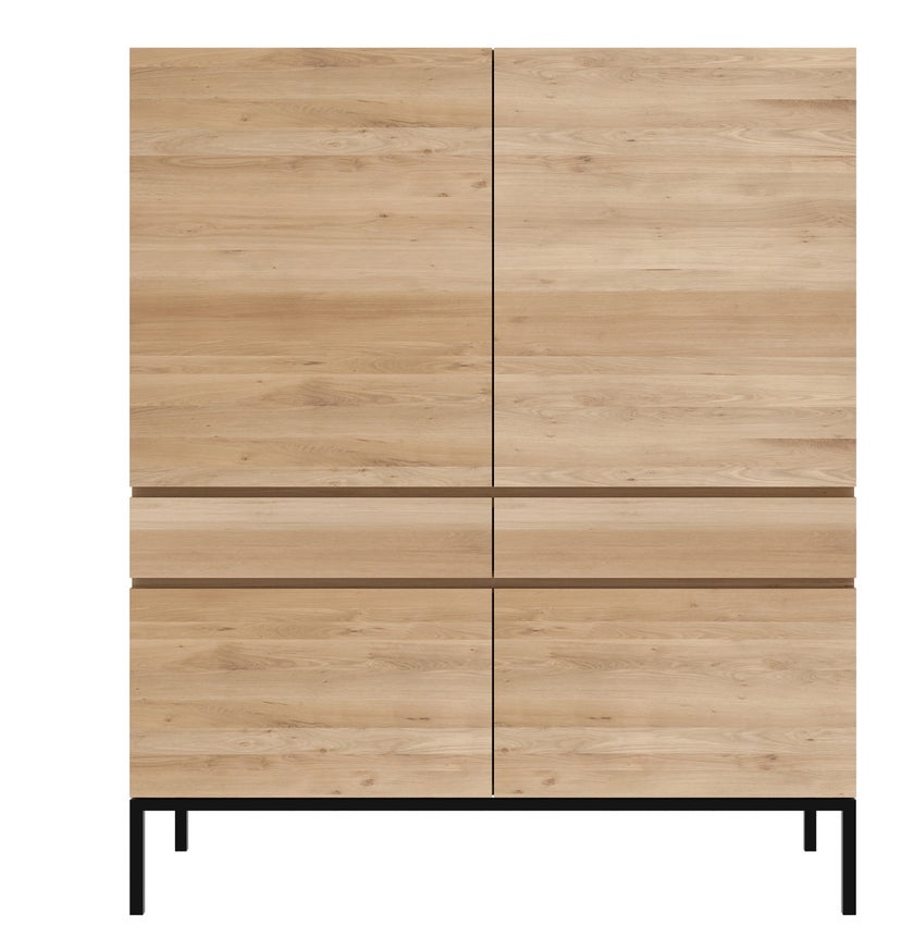 Armoire LIGNA d'Ethnicraft, Pied métal noir, 4 portes / 2 tiroirs, Chêne