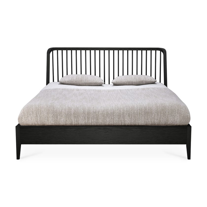 Lit SPINDLE d'Ethnicraft, matelas 160 x 200 cm, Chêne teinté noir Lit SPINDLE d'Ethnicraft, matelas 160 x 200 cm, Chêne teinté noir