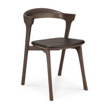 Chaise BOK en chêne brun verni d'Ethnicraft avec revêtement, Cuir Brun Chaise BOK en chêne brun verni d'Ethnicraft avec revêtement, Cuir Brun