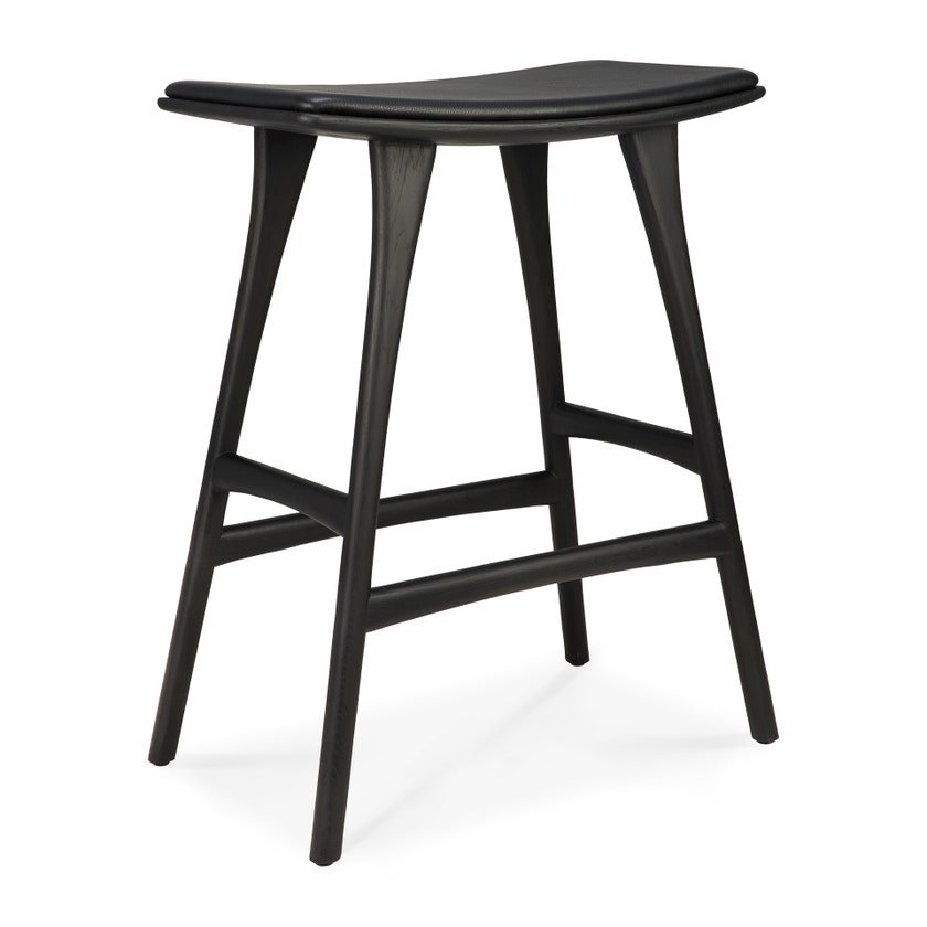 Tabouret de bar Osso - chêne vernis d'Ethnicraft avec revêtement, Cuir noir Tabouret de bar Osso - chêne vernis d'Ethnicraft avec revêtement, Cuir noir