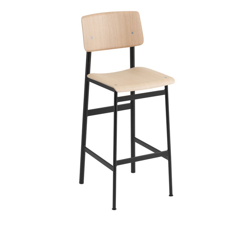 Chaise de bar LOFT de MUUTO, 75 cm, Structure acier noir, Assise chêne Chaise de bar LOFT de MUUTO, 75 cm, Structure acier noir, Assise chêne
