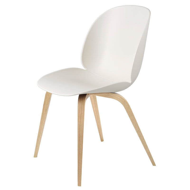 Chaise BEETLE unupholstered Wood base de Gubi, Pieds Chêne, Assise blanc albâtre Chaise BEETLE unupholstered Wood base de Gubi, Pieds Chêne, Assise blanc albâtre
