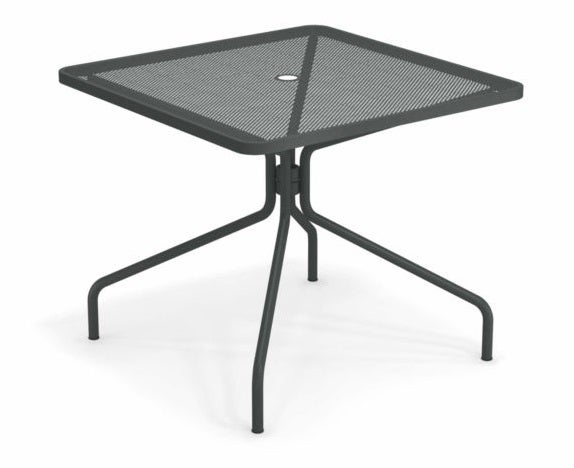 Table carrée CAMBI de Emu, 90 x 90 cm, Fer ancien Table carrée CAMBI de Emu, 90 x 90 cm, Fer ancien