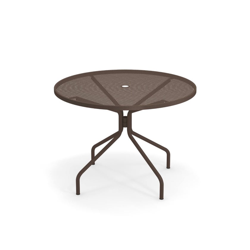 Table ronde CAMBI de Emu, Ø106 cm, Marron d'Inde Table ronde CAMBI de Emu, Ø106 cm, Marron d'Inde