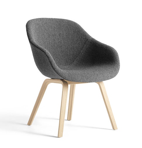Fauteuil AAC 123 de Hay, Charbon, Pieds en chêne vernis naturel