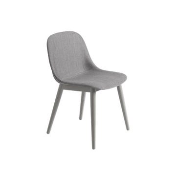 Chaise FIBER piétement bois de Muuto, Remix 133 gris 