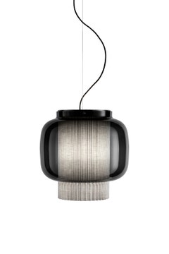 Suspension MANILA T GR GRAPHITE MAT - TEXTILE GRIS - DIFFUSEUR EN VERRE NOIR de Parachilna Suspension MANILA T GR GRAPHITE MAT - TEXTILE GRIS - DIFFUSEUR EN VERRE NOIR de Parachilna