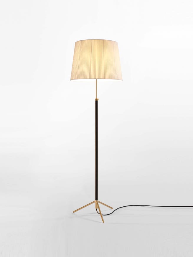 Lampadaire PIE DE SALÓN Métal Laiton / Ruban Naturel Lampadaire PIE DE SALÓN Métal Laiton / Ruban Naturel