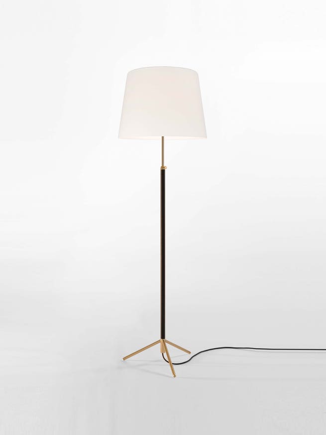 Lampadaire PIE DE SALÓN Métal Laiton / Lin Blanc Lampadaire PIE DE SALÓN Métal Laiton / Lin Blanc