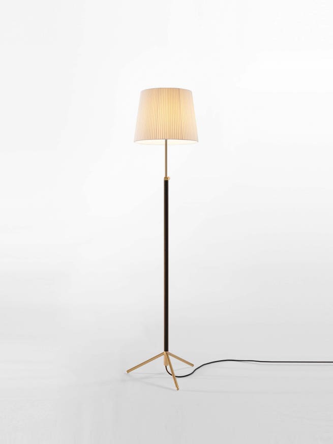 Lampadaire PIE DE SALÓN G3 Métal Laiton / Ruban Naturel Lampadaire PIE DE SALÓN G3 Métal Laiton / Ruban Naturel