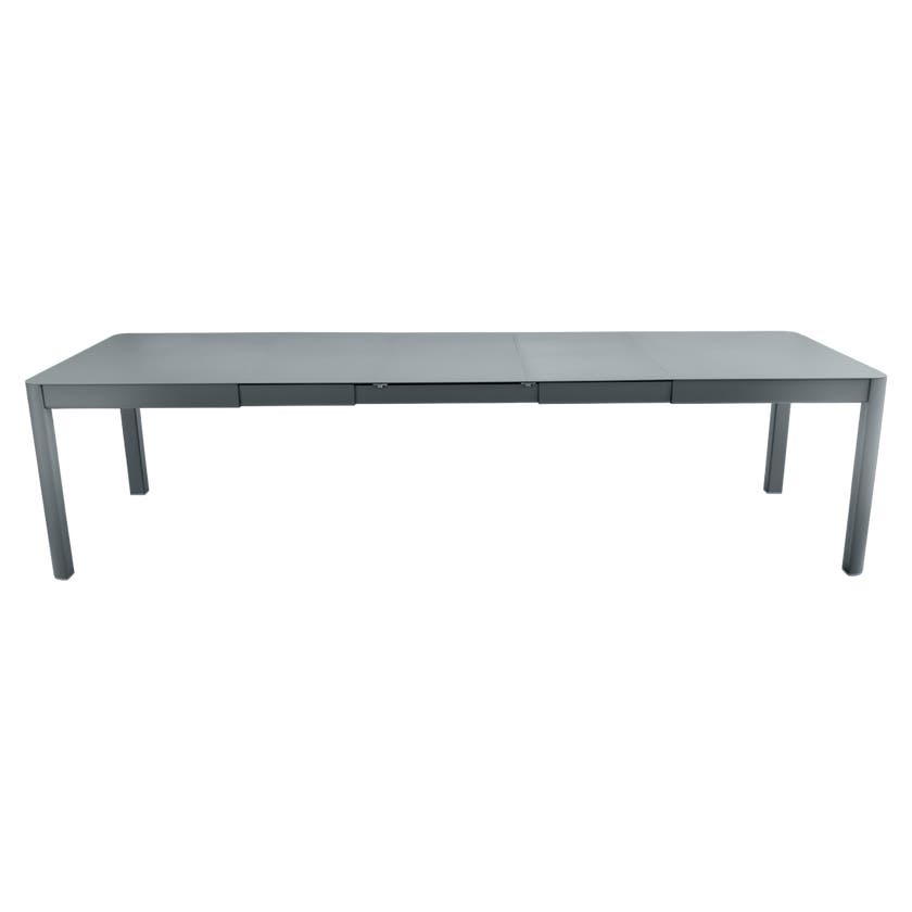 Table à allonges RIBAMBELLE de Fermob, 3 allonges, Gris orage Table à allonges RIBAMBELLE de Fermob, 3 allonges, Gris orage