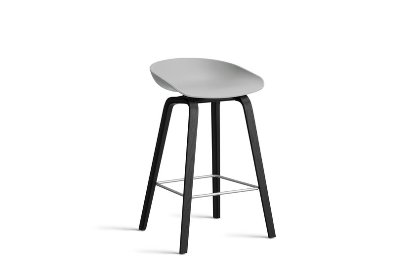 Tabouret AAS32 LOW de Hay, H.64, Pieds chêne noir, Repose-pied inox, Concrete Grey 2.0 Tabouret AAS32 LOW de Hay, H.64, Pieds chêne noir, Repose-pied inox, Concrete Grey 2.0