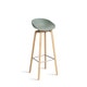 Tabouret AAS32 LOW, H.64, Pieds en chêne vernis naturel, Repose-pieds inox, Fall green 2.0