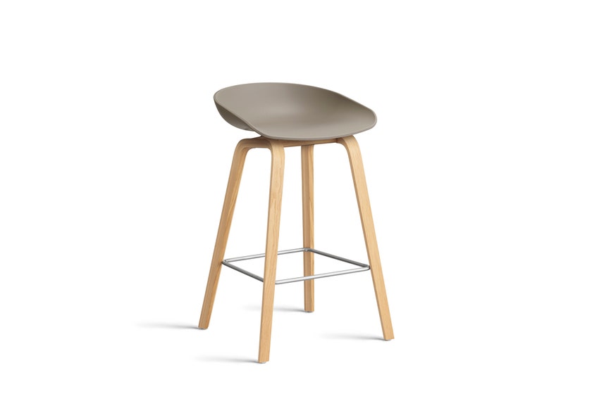 Tabouret AAS32 LOW de Hay, H.64, Pieds en chêne vernis naturel, Repose-pieds inox, Khaki 2.0 Tabouret AAS32 LOW de Hay, H.64, Pieds en chêne vernis naturel, Repose-pieds inox, Khaki 2.0