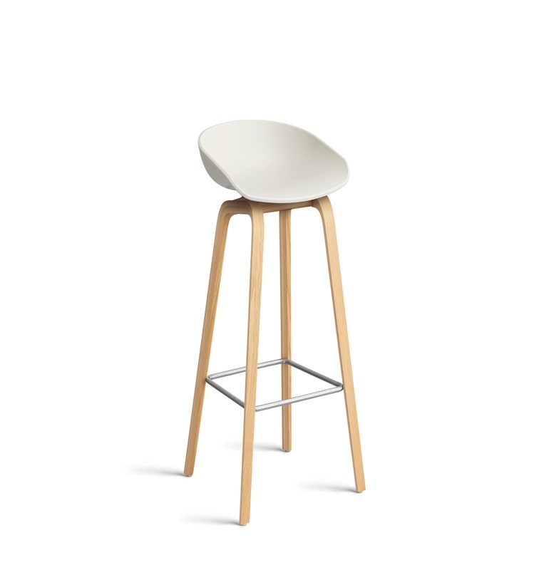Tabouret AAS32 LOW de Hay, H.64, Pieds en chêne vernis naturel, Repose-pieds inox, Melange cream 2.0