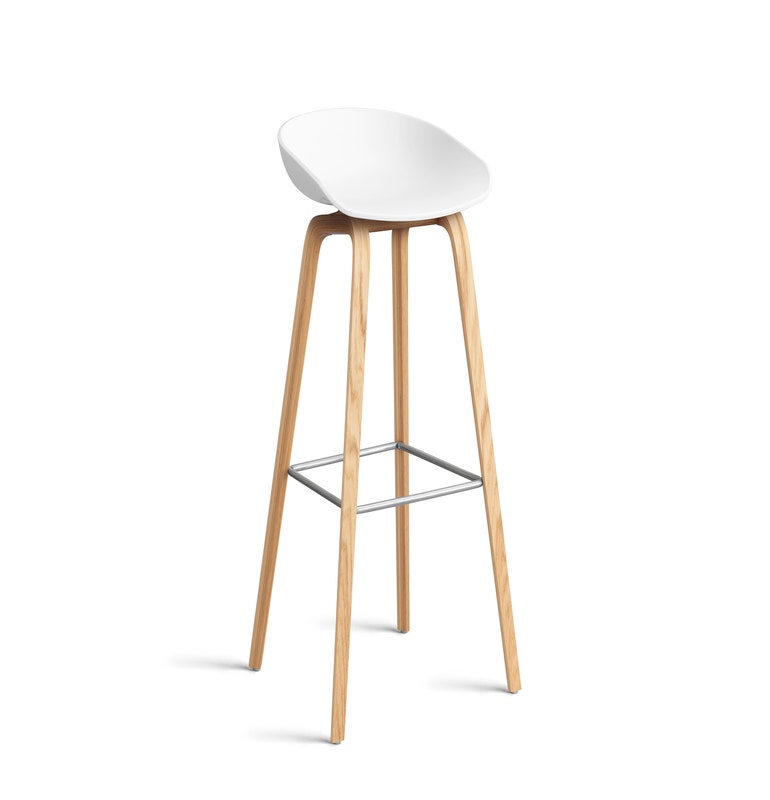 Tabouret AAS32 HIGH de Hay, H.74, Pieds en chêne vernis naturel, Repose-pieds inox, White