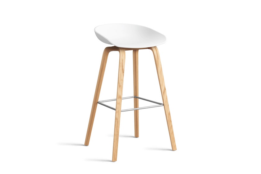 Tabouret AAS32 HIGH de Hay, H.74, Pieds en chêne vernis naturel, Repose-pieds inox, White Tabouret AAS32 HIGH de Hay, H.74, Pieds en chêne vernis naturel, Repose-pieds inox, White