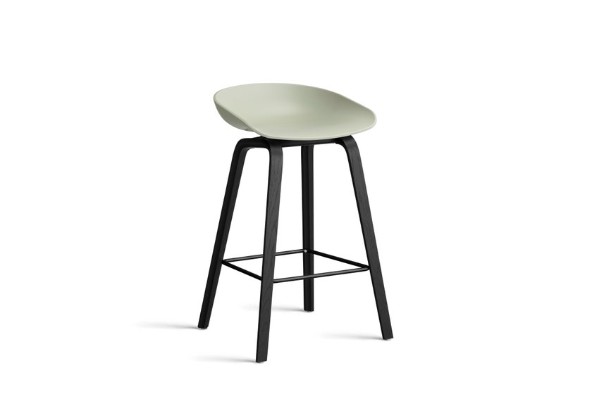 Tabouret AAS32 LOW de Hay, H.64, Pieds en chêne noir, Repose-pieds noir, Pastel green 2.0 Tabouret AAS32 LOW de Hay, H.64, Pieds en chêne noir, Repose-pieds noir, Pastel green 2.0