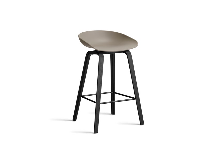 Tabouret AAS32 LOW de Hay, H. 64, Pieds en chêne noir, Repose-pieds noir, Khaki 2.0 Tabouret AAS32 LOW de Hay, H. 64, Pieds en chêne noir, Repose-pieds noir, Khaki 2.0