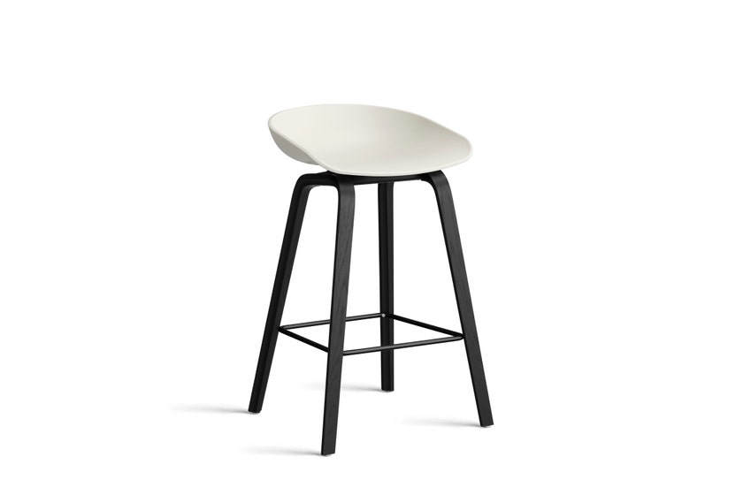 Tabouret AAS32 LOW de Hay, H.64, Pieds en chêne noir, Repose-pieds noir, Melange cream 2.0 Tabouret AAS32 LOW de Hay, H.64, Pieds en chêne noir, Repose-pieds noir, Melange cream 2.0