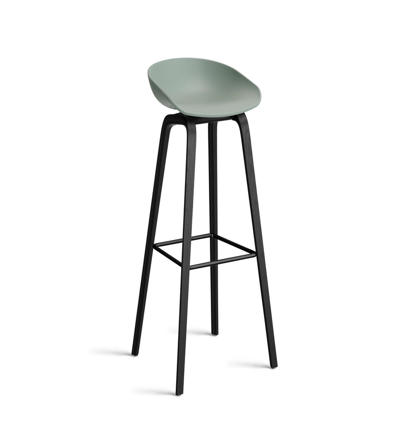 Tabouret AAS32 HIGH de Hay H.74, Pieds en chêne noir, Repose-pieds noir, Fall green 2.0
