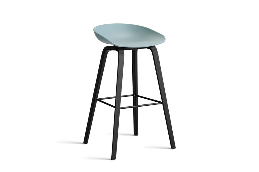 Tabouret AAS32 HIGH de Hay H.74, Pieds en chêne noir, Repose-pieds noir, Dusty blue 2.0 Tabouret AAS32 HIGH de Hay H.74, Pieds en chêne noir, Repose-pieds noir, Dusty blue 2.0