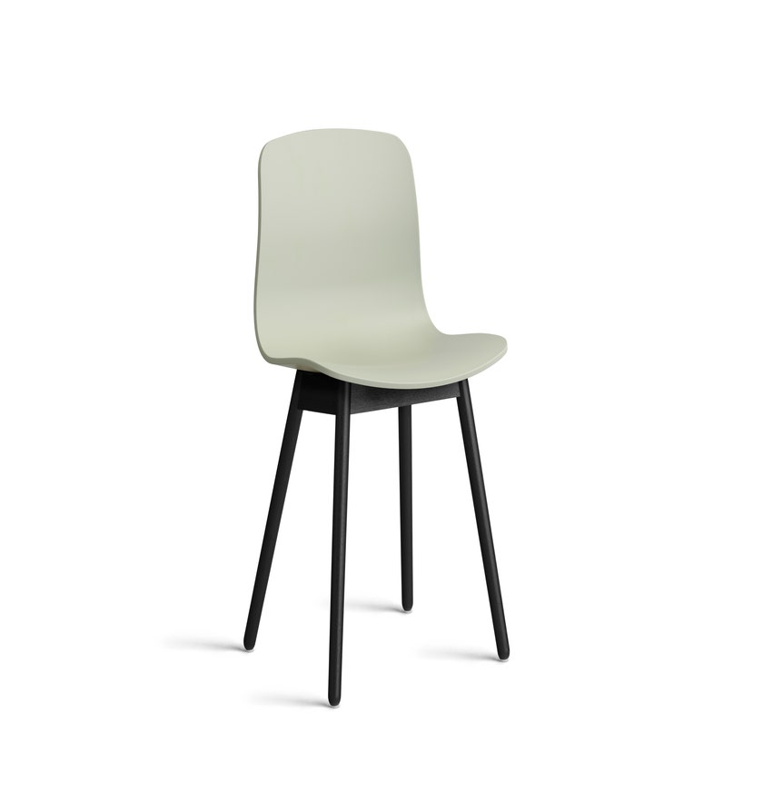 Chaise AAC12 de Hay, Piétement en chêne teinté noir, Pastel green 2.0