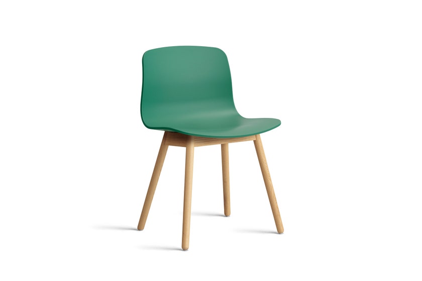 Chaise AAC12 de Hay, Piètement en chêne vernis naturel, Teal green 2.0 Chaise AAC12 de Hay, Piètement en chêne vernis naturel, Teal green 2.0