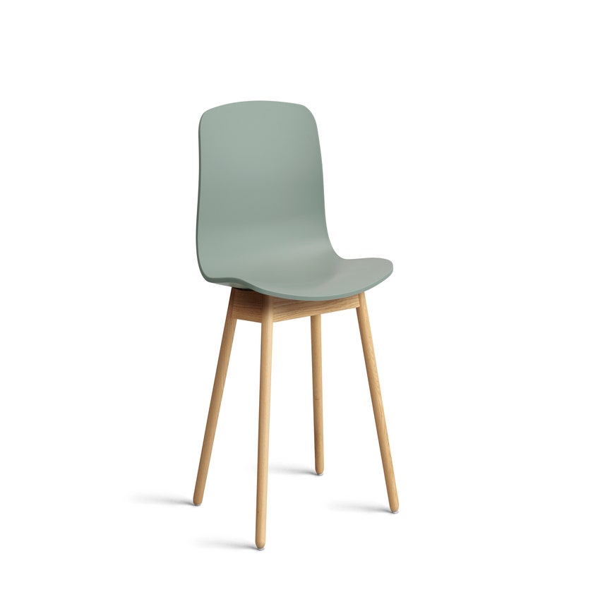 Chaise AAC12 de Hay, Piètement en chêne vernis naturel, Fall green 2.0
