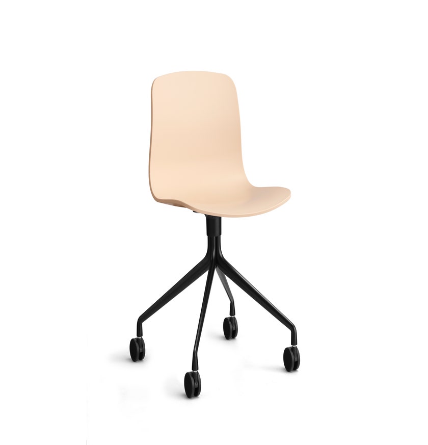 Chaise à roulettes AAC14 de Hay, Piétement noir, Pale peach 2.0