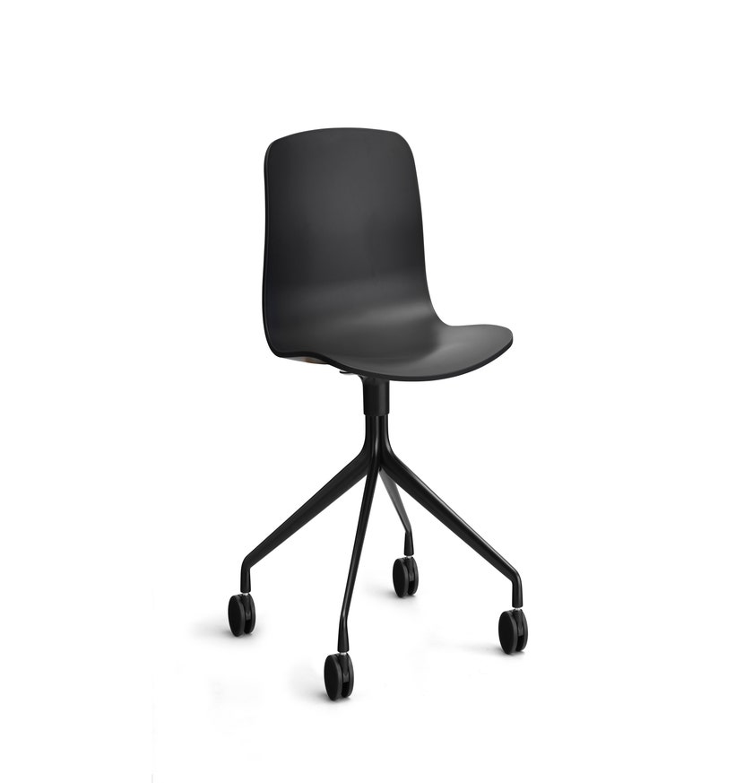 Chaise à roulettes AAC14 de Hay, Piétement noir, Black 2.0