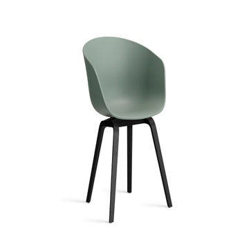 Fauteuil AAC 22 de Hay, Piétement en chêne teinté noir, Fall green 2.0
